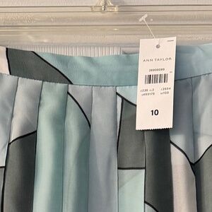 Ann Taylor Pleated geometric skirt NWT